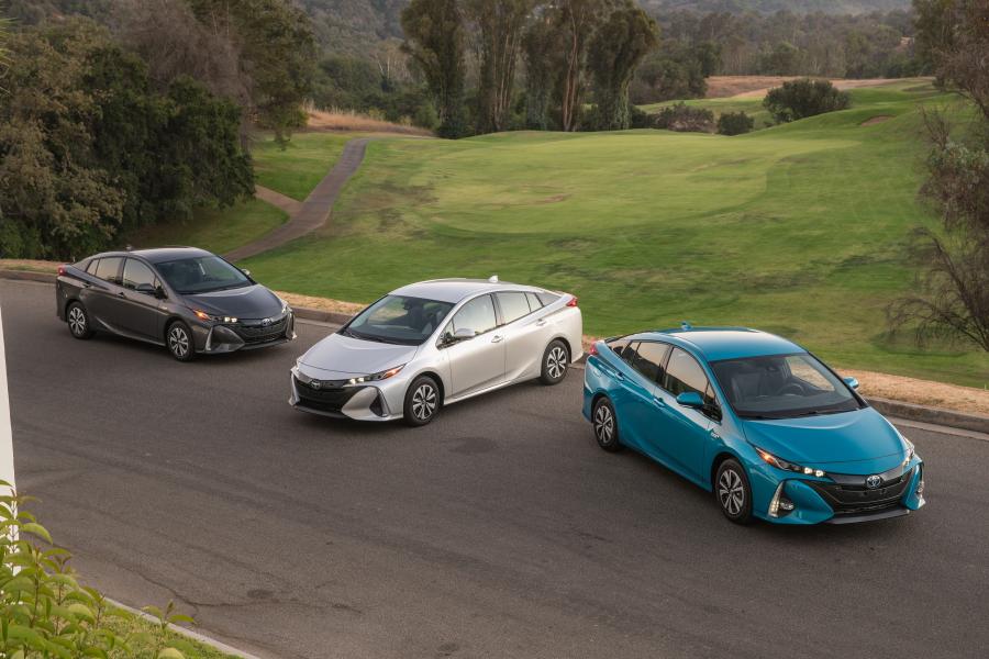  Toyota Prius Prime 2016 года  (NA) (фото 15 из 55)